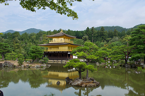 Image of a yellow temple on the water in Japan.