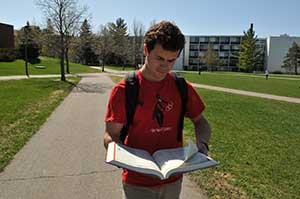 Photo of Johnnie student reading on campus