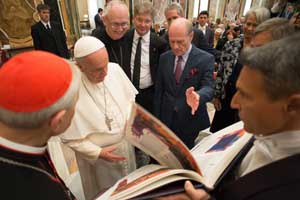 Photo of Pope Francis looking at the Saint John's Bible 