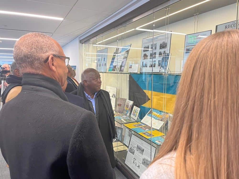 Philip Davis reviews a Bahamian display