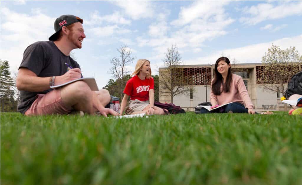 Bennies and Johnnies sitting in the grass during study day. 
