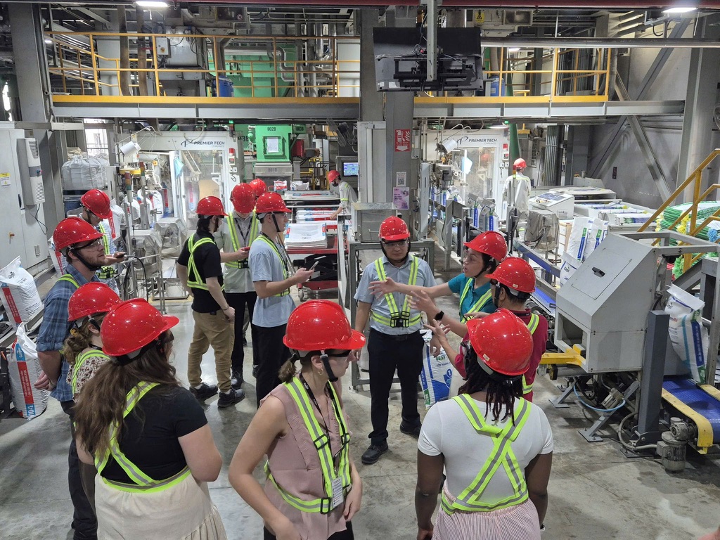 E-Scholars students gain global perspective on trip to Vietnam