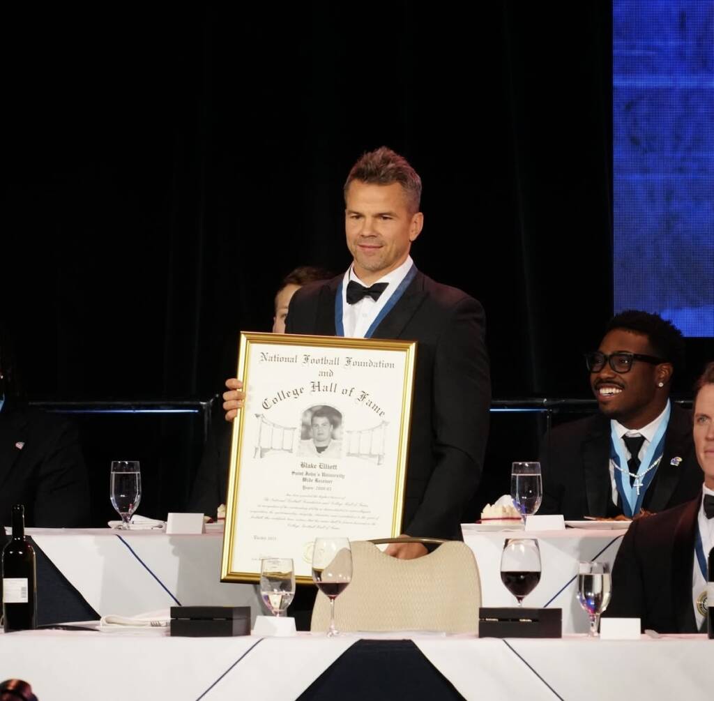 Johnnie great Blake Elliott finally takes his place in College Football Hall of Fame
